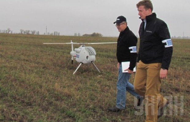 Đưa máy bay không người lái giám sát miền Đông Ukraine - ảnh 6