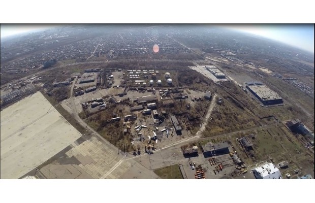 Sân bay Donetsk hoang tàn nhìn từ trên cao - ảnh 1