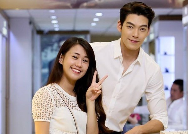 5 cô gái khiến bạn trẻ ghen tỵ vì thân mật với sao ngoại - ảnh 8