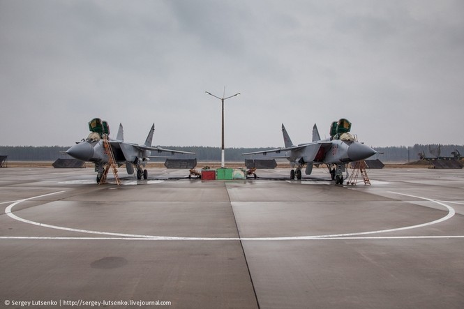 Cận cảnh ‘lá chắn’ MiG-31BM của Nga ở Bắc Cực - ảnh 13