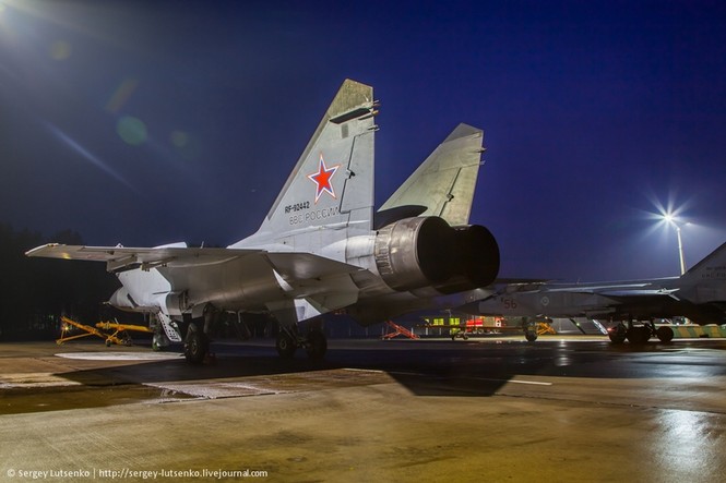 Cận cảnh ‘lá chắn’ MiG-31BM của Nga ở Bắc Cực - ảnh 15