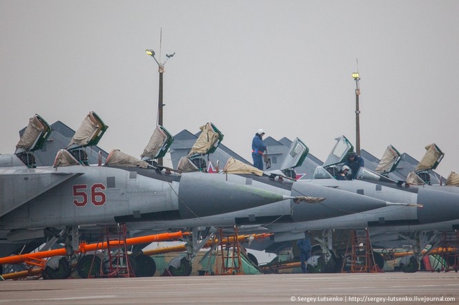 Cận cảnh ‘lá chắn’ MiG-31BM của Nga ở Bắc Cực - ảnh 1