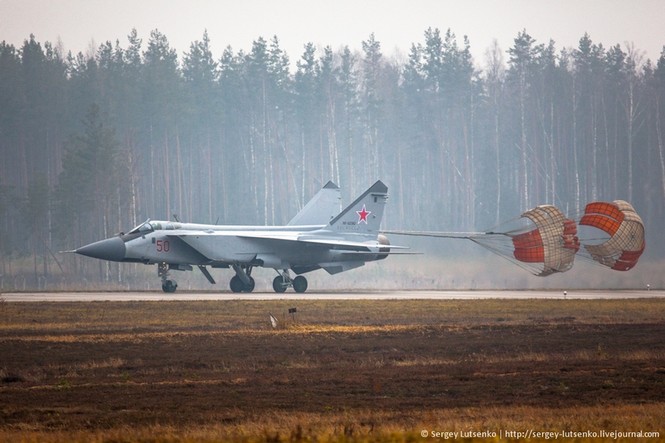 Cận cảnh ‘lá chắn’ MiG-31BM của Nga ở Bắc Cực - ảnh 3