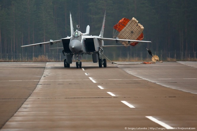 Cận cảnh ‘lá chắn’ MiG-31BM của Nga ở Bắc Cực - ảnh 4