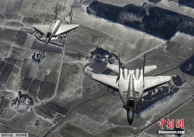 Xem dàn chiến đấu cơ NATO tuần tra không phận Baltic - ảnh 1