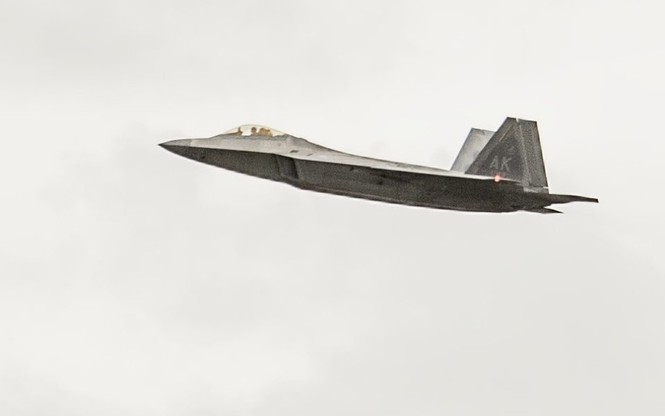 Lộ diện căn cứ tiêm kích F-22 Mỹ ở Nhật Bản - ảnh 5