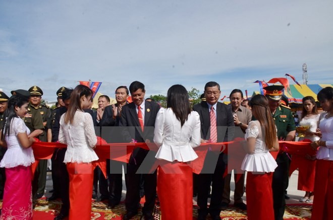 Khánh thành Tượng đài Hữu nghị Việt Nam-Campuchia tại tỉnh Battambang - ảnh 1