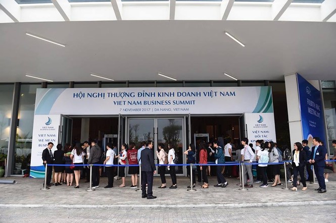 Thủ tướng Nguyễn Xuân Phúc dự Hội nghị Thượng đỉnh Kinh doanh Việt Nam - ảnh 1