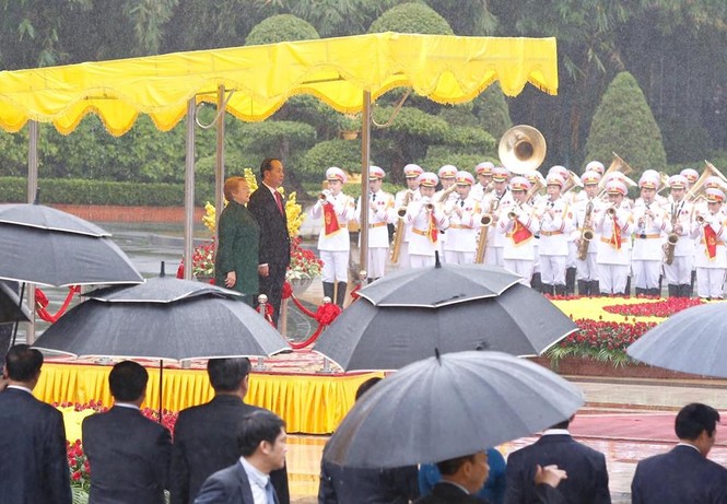 Chủ tịch nước Trần Đại Quang đón Tổng thống Chile Michelle Bachelet - ảnh 1