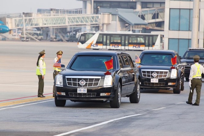 Cận cảnh đoàn xe đón Tổng thống Donald Trump tại sân bay Nội Bài - ảnh 3