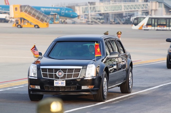 Cận cảnh đoàn xe đón Tổng thống Donald Trump tại sân bay Nội Bài - ảnh 4
