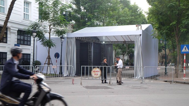 An ninh thắt chặt quanh khách sạn Metropole - ảnh 8