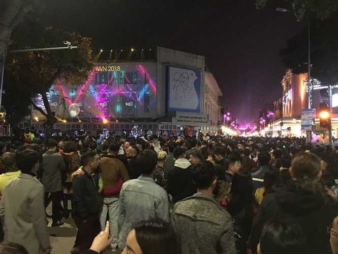 Việt Nam bước sang năm mới 2018 - ảnh 15