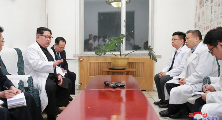 Ông Kim Jong-un đến sứ quán Trung Quốc chia buồn vụ tại nạn xe buýt - ảnh 3