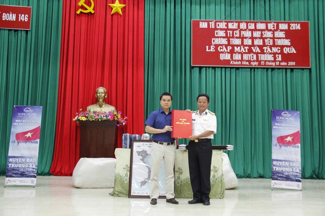 Trường Sa đón nhận tấm bản đồ kỷ lục Việt Nam - ảnh 1