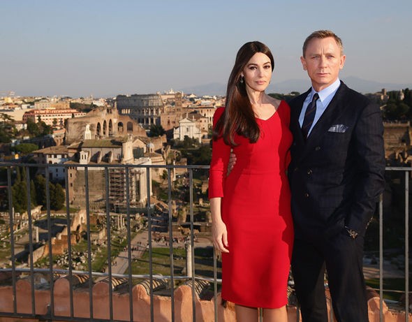 Biểu tượng sắc đẹp Monica Bellucci đẹp rạng ngời ở tuổi 52 - ảnh 4