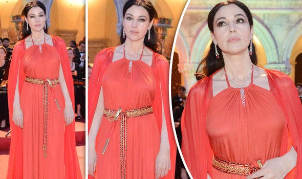 Biểu tượng sắc đẹp Monica Bellucci đẹp rạng ngời ở tuổi 52 - ảnh 1