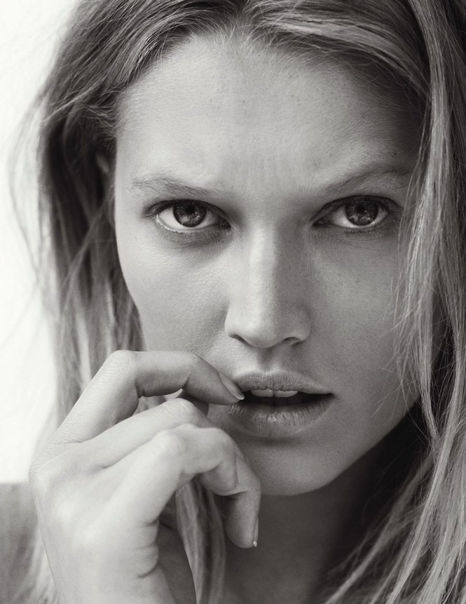 Vóc dáng nữ thần của mỹ nhân Toni Garrn - ảnh 1