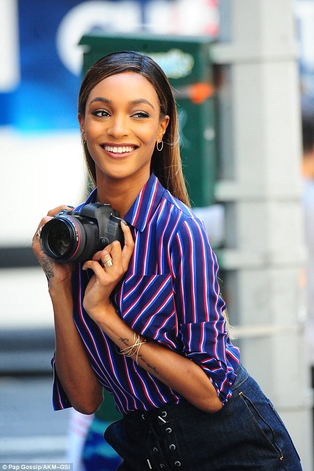 Dáng vóc nuột nà, chân dài miên man của nàng mẫu Jourdan Dunn - ảnh 5