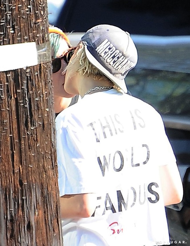 Kristen Stewart hôn đắm đuối người tình đồng tính trên phố - ảnh 1