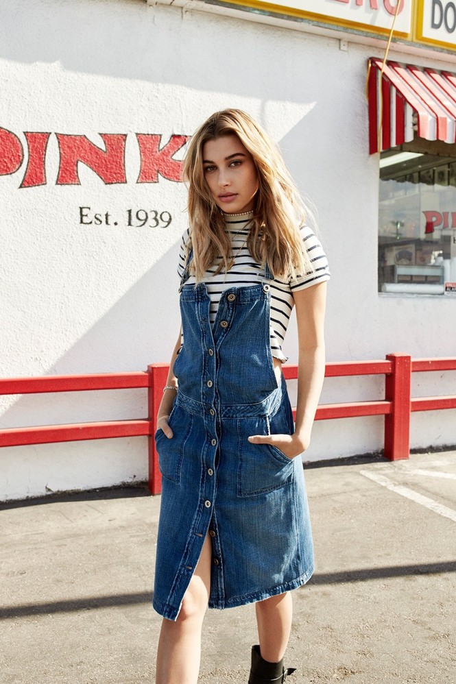 Biểu tượng thời trang mới Hailey Baldwin 'tình tứ' bên trai lạ - ảnh 1