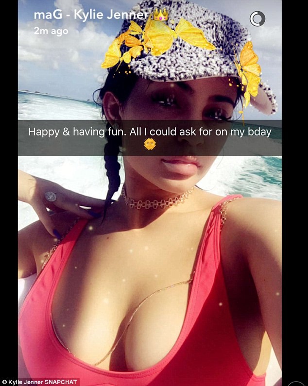 Kylie Jenner khoe 3 vòng nóng bỏng mừng sinh nhật 19 tuổi - ảnh 6