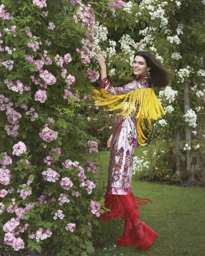 Vẻ đẹp 'vạn người mê' của em gái cô Kim siêu vòng 3 Kendall Jenner - ảnh 6