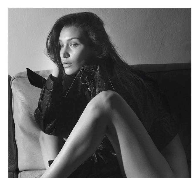 Bella Hadid bán nude, khoe đường cong cực quyến rũ - ảnh 1