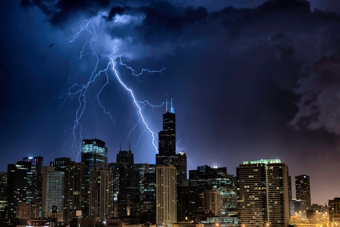 Ảnh sét đánh tuyệt đẹp trên bầu trời Chicago - ảnh 7