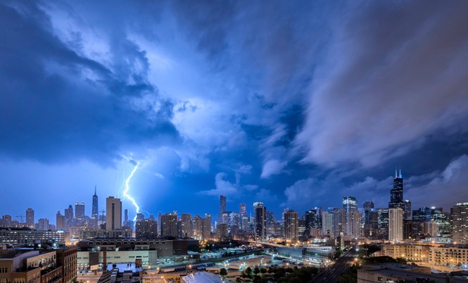 Ảnh sét đánh tuyệt đẹp trên bầu trời Chicago - ảnh 8