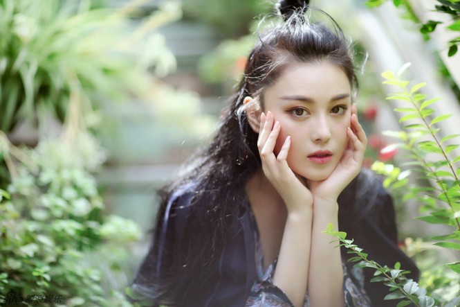 'Quả bom sex' Trương Hinh Dư khoe vẻ đẹp đầy ma lực - ảnh 1