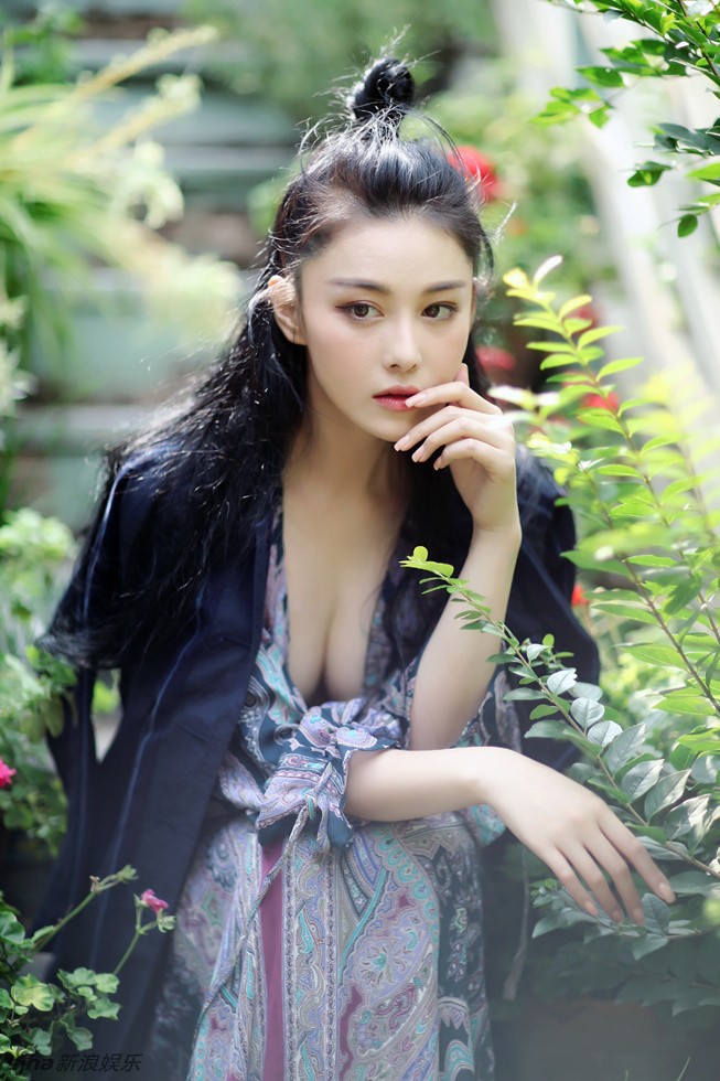 'Quả bom sex' Trương Hinh Dư khoe vẻ đẹp đầy ma lực - ảnh 3