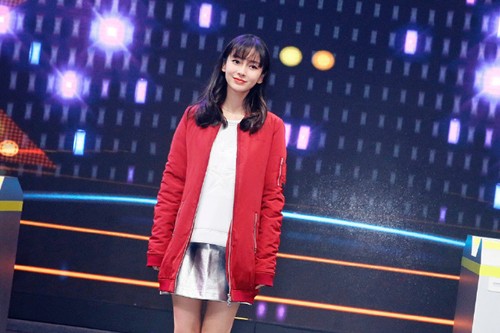 Angelababy phủ nhận chuyện mang thai nhưng vòng 2 cứ... to bất thường - ảnh 4