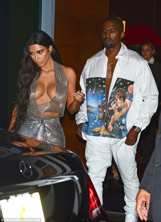 Kim Kardashian 'nóng' nhất tuần qua với loạt bộ cánh thiếu vải - ảnh 4