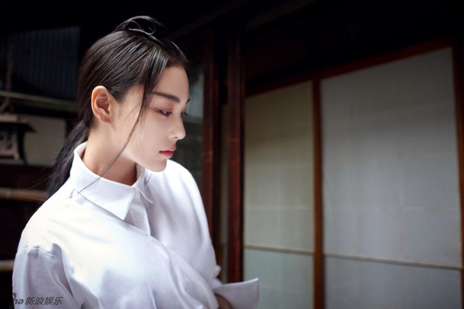 Ngẩn ngơ trước vẻ đẹp xuất thần của 'siêu vòng 1' Trương Hinh Dư - ảnh 4