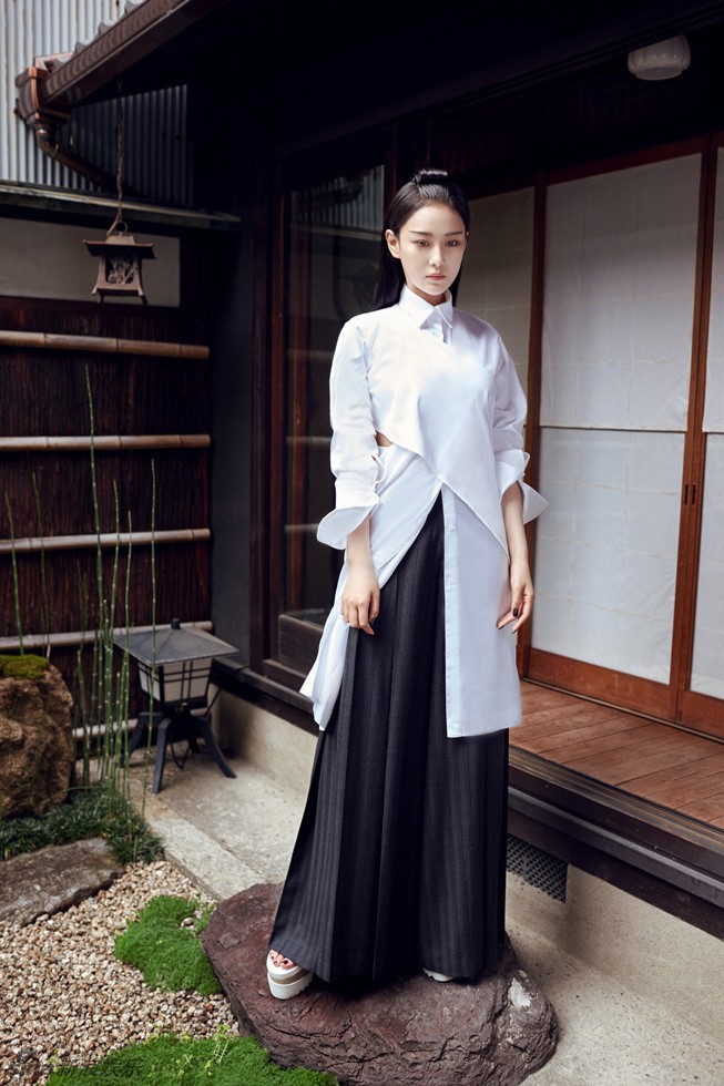 Ngẩn ngơ trước vẻ đẹp xuất thần của 'siêu vòng 1' Trương Hinh Dư - ảnh 2