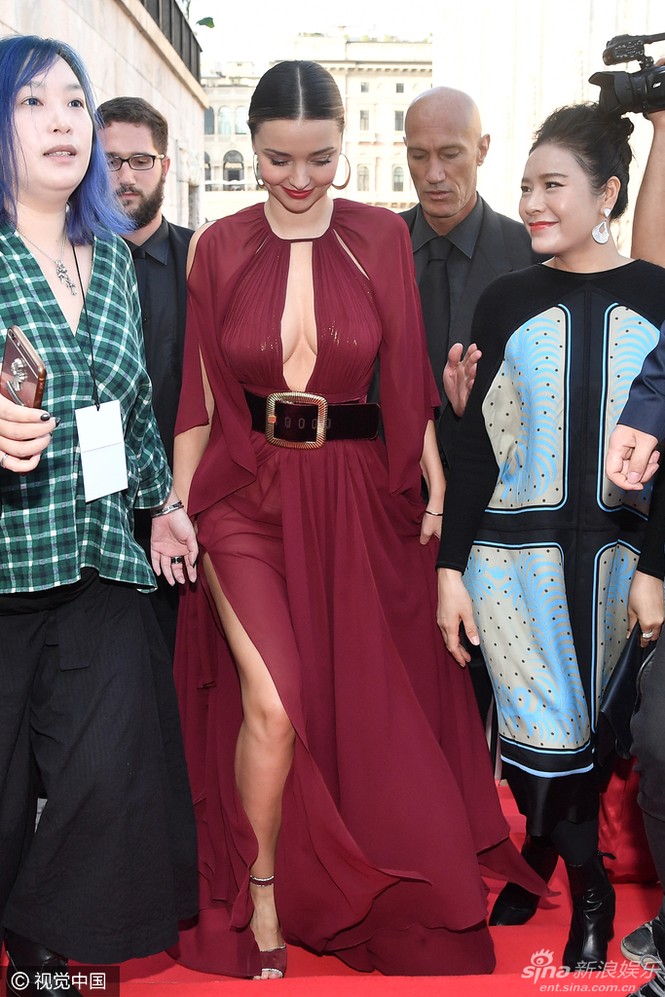 Miranda Kerr quá gợi cảm và quyến rũ khiến người xem ngây ngất - ảnh 10
