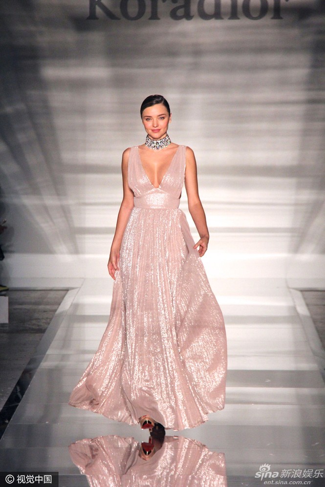 Miranda Kerr quá gợi cảm và quyến rũ khiến người xem ngây ngất - ảnh 3