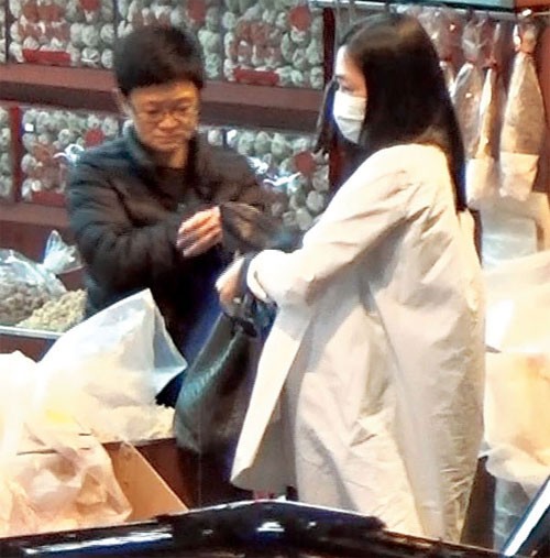 “Thiên vương” Lưu Đức Hoa có con trai ở tuổi 55 - ảnh 1