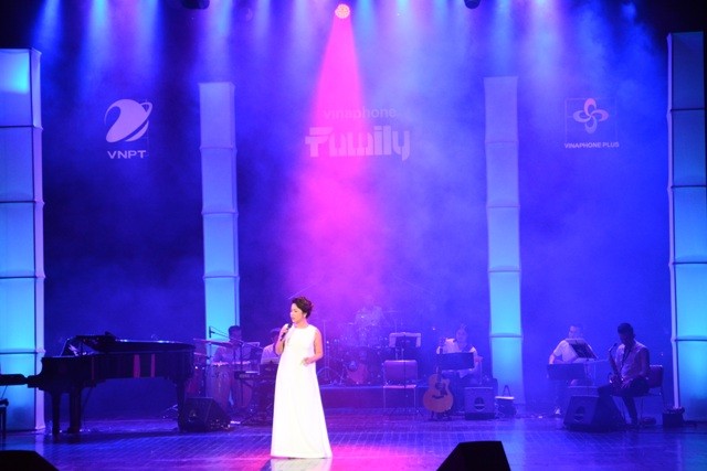 Đức Tuấn phiêu trong đêm nhạc VinaPhone Family Live Concert - ảnh 1