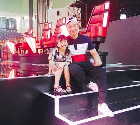 Con gái MC Thành Trung càng lớn càng giống bố, có gene nghệ thuật - ảnh 1