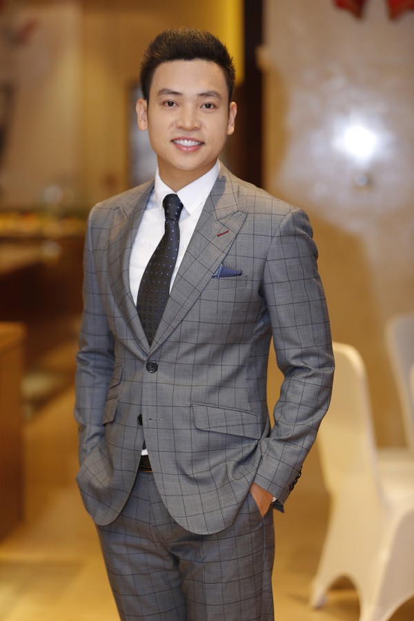 Ngọc Trinh diện đầm gợi cảm khoe dáng chuẩn tại đám cưới Nhật Thủy - ảnh 5
