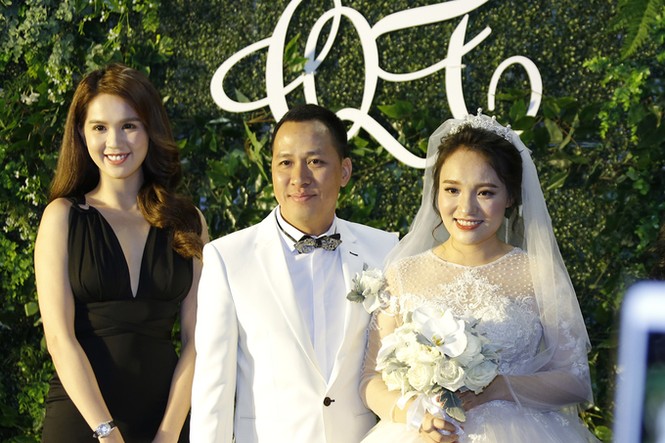 Ngọc Trinh diện đầm gợi cảm khoe dáng chuẩn tại đám cưới Nhật Thủy - ảnh 1