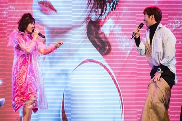 Mẹ Hari Won bất ngờ xuất hiện bên con gái trong sự kiện - ảnh 5