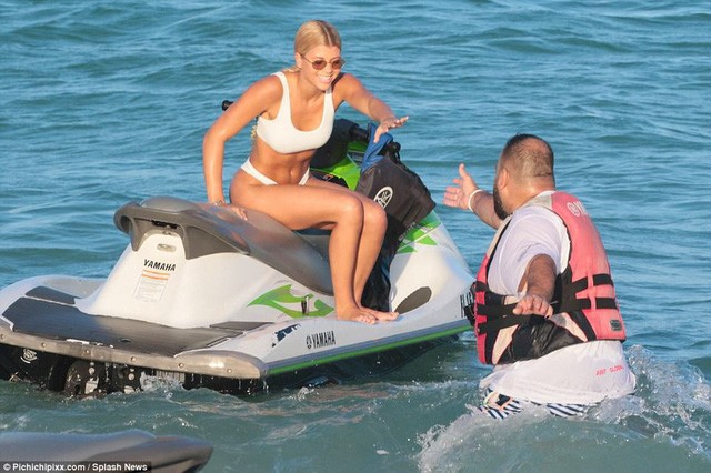 Sofia Richie đẹp như mộng trên biển - ảnh 6