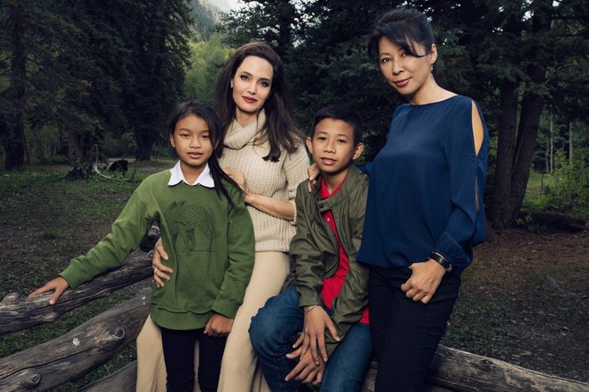 Rộ tin Angelina Jolie phải lòng nữ nhà văn - ảnh 3