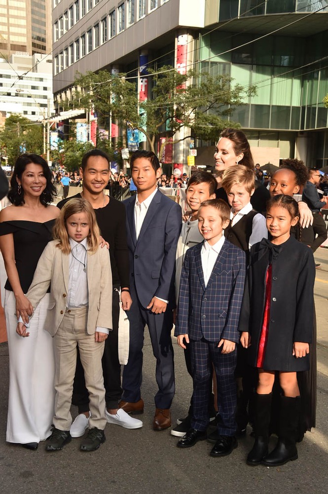 Rộ tin Angelina Jolie phải lòng nữ nhà văn - ảnh 4