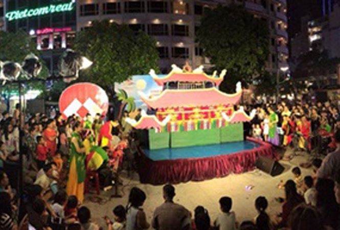 BẢN TIN Showbiz 11/12: Chi Pu bị chê hát live tệ khi đến Hàn biểu diễn - ảnh 2