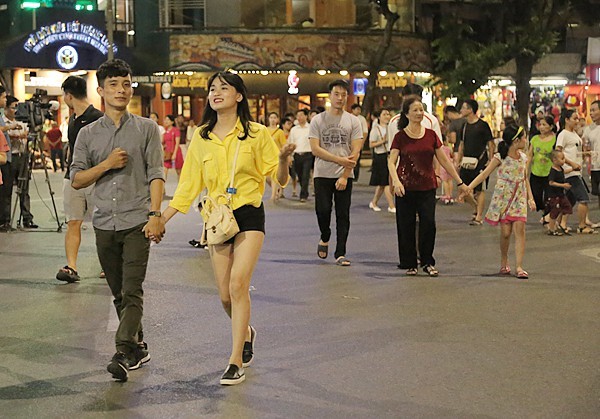 Kéo dài thời gian của phố đi bộ hồ Hoàn Kiếm dịp Tết Dương lịch - ảnh 1