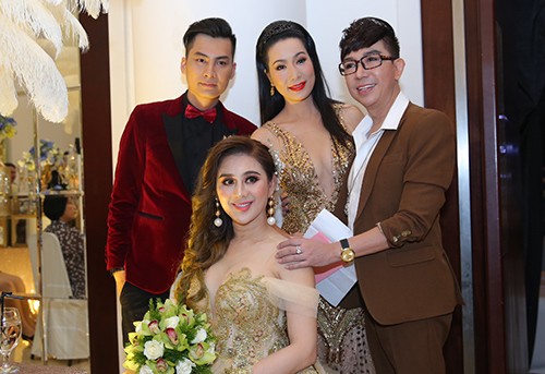 Sau scandal, Lê Giang lần đầu xuất hiện trong tiệc cưới Lâm Khánh Chi - ảnh 4